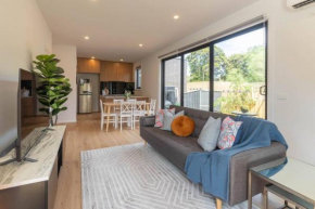 Joe-3Bed2Bath New CozyTownhouse, Burwood